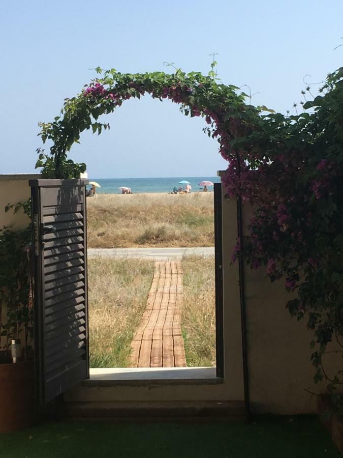 Beach Flat With Garden Castelldefels Buitenkant foto