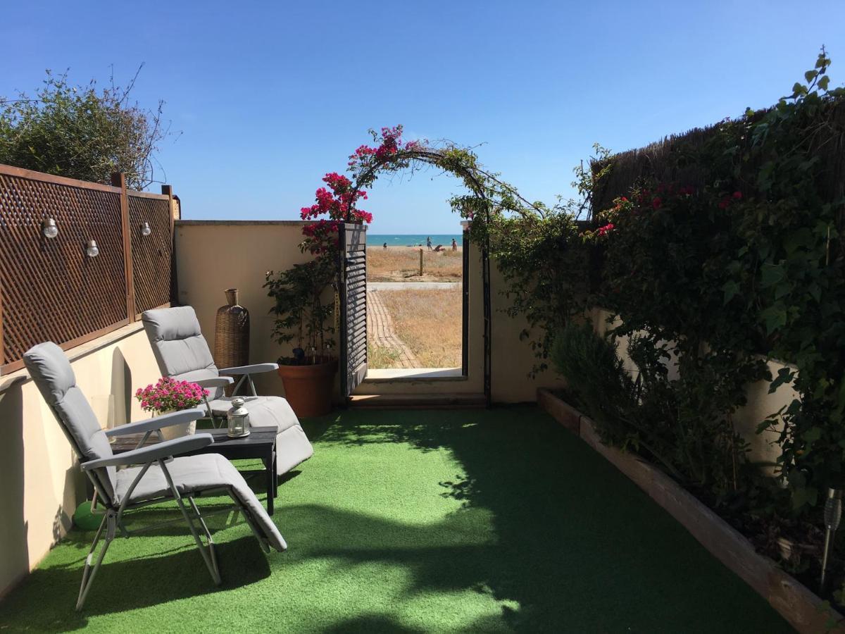 Beach Flat With Garden Castelldefels Buitenkant foto